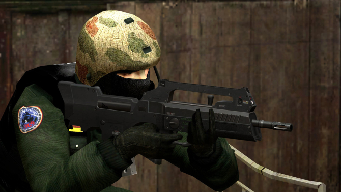 How to use Famas in CS 1.6